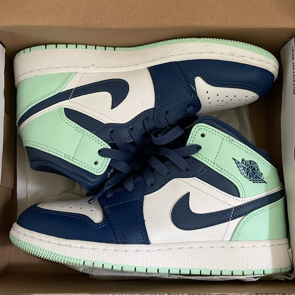 Jordan 1 Mid